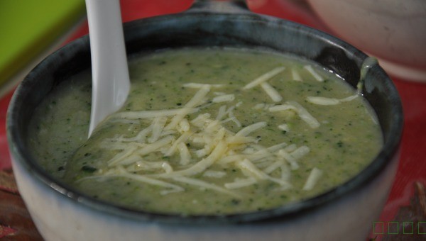 broccoli-and-cheddar-soup_article[1].jpg